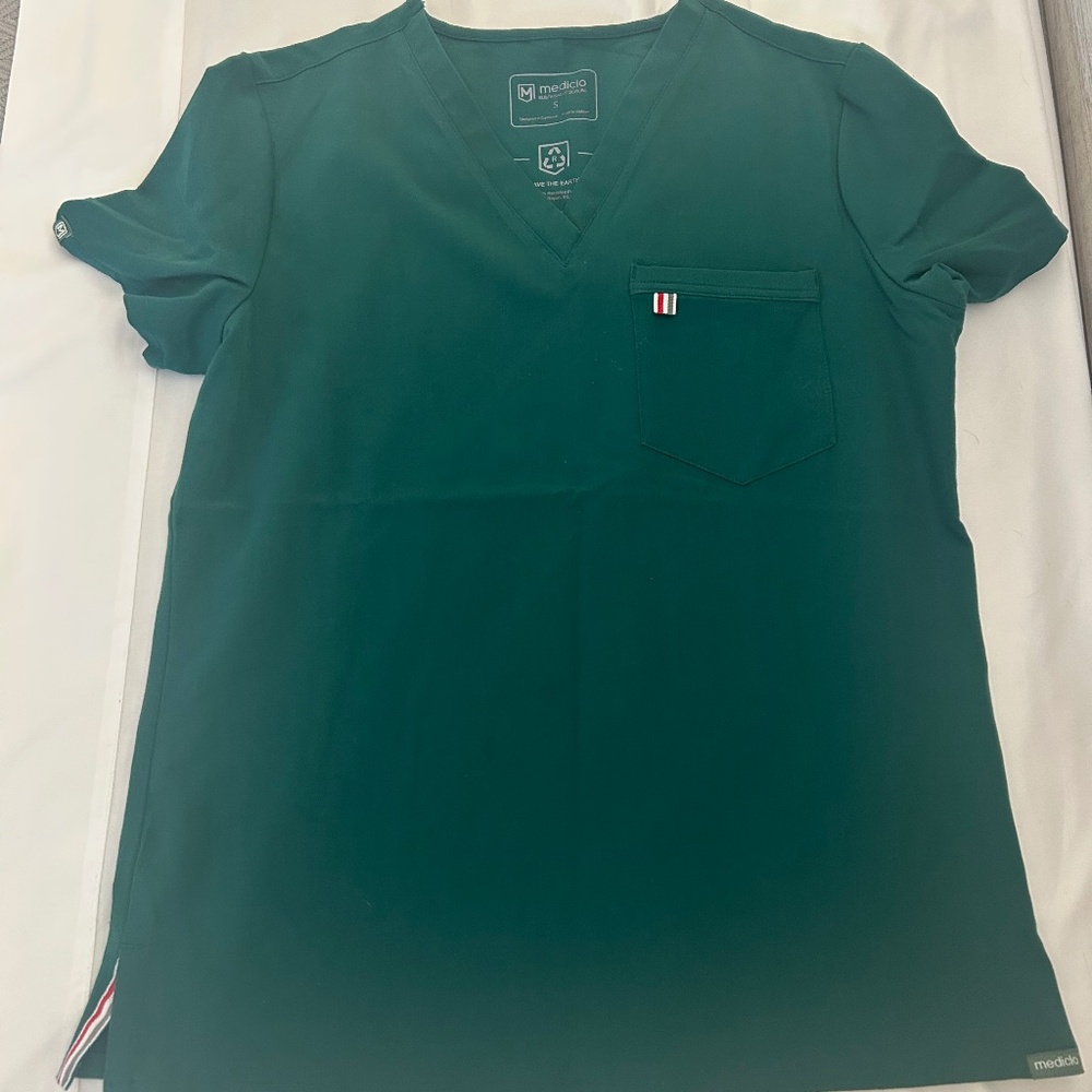 Mediclo Scrub Top - Picture 2 of 3
